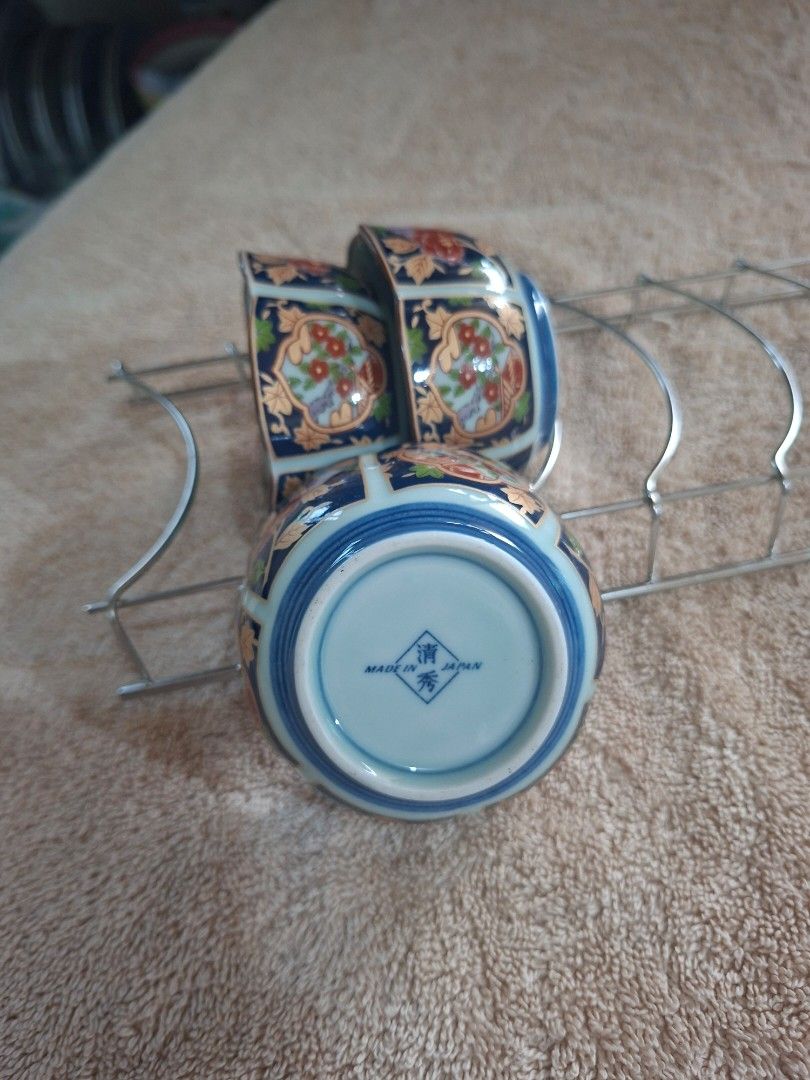 Arita Ware Old Imari Style Small Nesting Bowls (Category: Dinnerware & Cutlery) located in Consolacion. Submitted by luxekerei (Listing ID 1464772748, Image 3). Description: - be Arita porcelain small nesting bowls or mini bowls in the traditional Kinrande Old Imari style by the kiln artist Kiyohide.