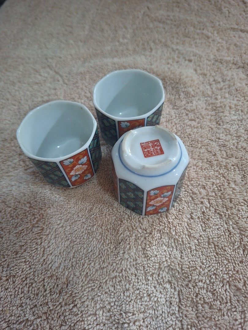 Arita Ware Sake Cups (Category: Coffee & Tea Tableware) located in Consolacion. Submitted by luxekerei (Listing ID 1464773380, Image 2). Description: - be Arita porcelain small nesting bowls or mini bowls in the traditional Kinrande Old Imari style by the kiln artist Kiyohide - with chipped (underliner).