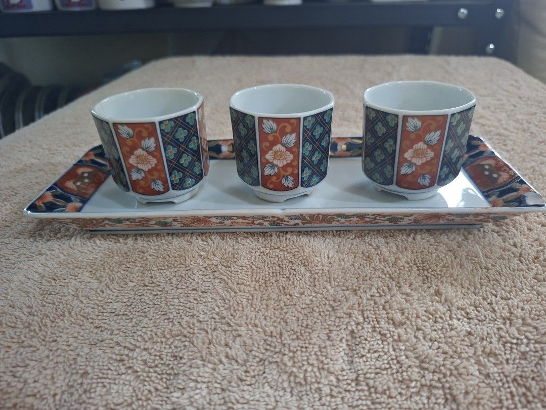 Arita Ware Sake Cups (Category: Coffee & Tea Tableware) located in Consolacion. Submitted by luxekerei (Listing ID 1464773380, Image 1). Description: - be Arita porcelain small nesting bowls or mini bowls in the traditional Kinrande Old Imari style by the kiln artist Kiyohide - with chipped (underliner).