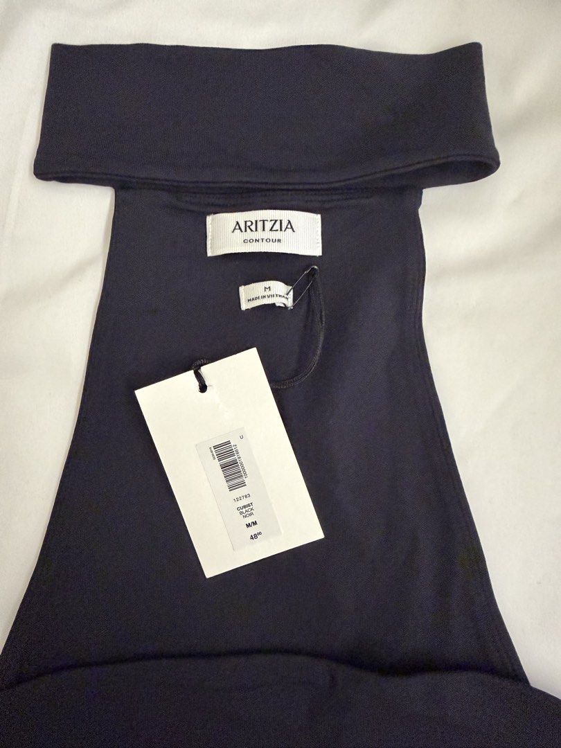 Aritzia Contour Halter Neck Top Black (Category: Sleeveless) located in Quezon City. Submitted by tancloset6 (Listing ID 1464838937, Image 2). Description: .