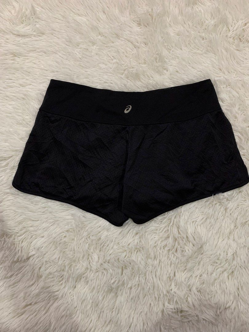 Asics Black Athletic Shorts Size S (Category: Activewear) located in Iba. Submitted by thriftcoyan (Listing ID 1464887257, Image 3). Description: - Brand: Asics - Color: Black - Size: Small (S) -29-31 - Style: Lightweight athletic running shorts - Waistband: Wide elastic with printed Asics logo on front hip and back waist - Origin: Made in China -Issue dumikit yong print sa loob , di naman halata pag suot na .