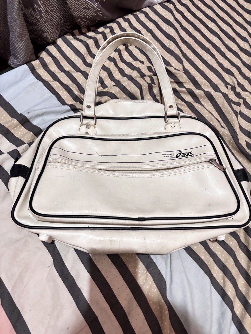 Asics small duffle bag/handbag (Category: Other Sports Equipment and Supplies) located in Baguio. Submitted by craft.matcha (Listing ID 1464891355, Image 1). Description: .