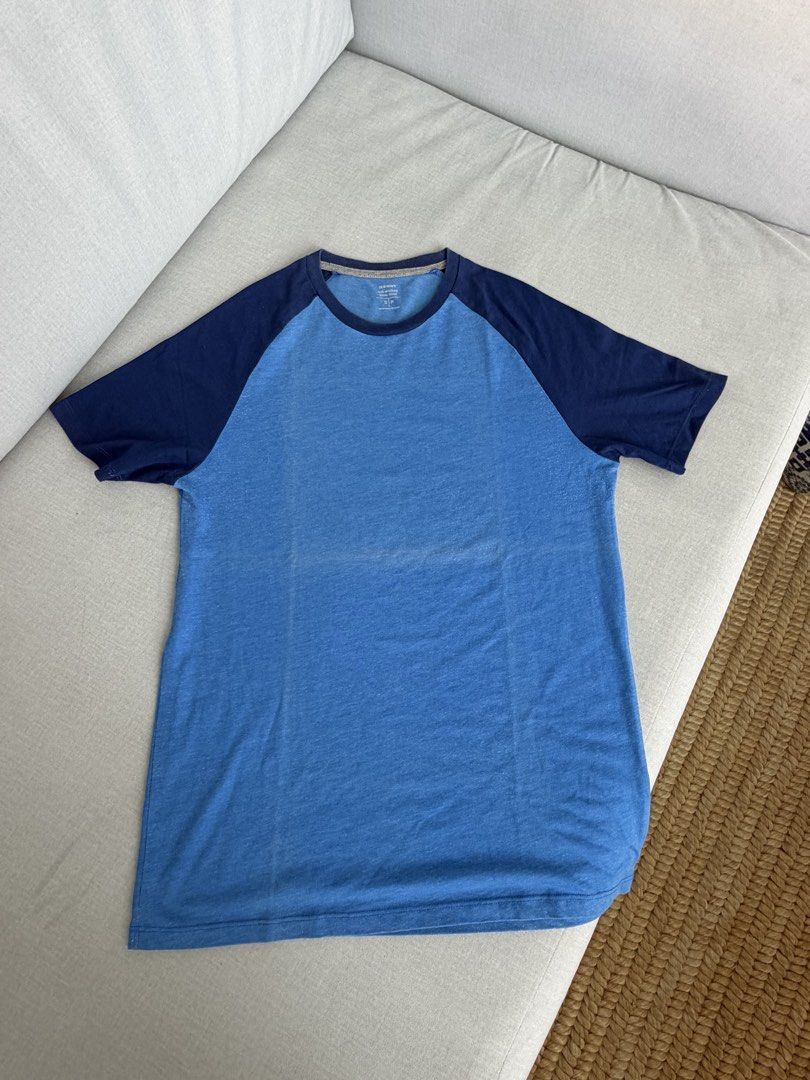 Assorted T-shirts Bundle - Sizes S & M (Category: Tshirts & Polo Shirts ) located in Lipa City. Submitted by pauline0303 (Listing ID 1464771963, Image 2). Description: - Bundle of 4 assorted t-shirts - Includes: Navy blue Hollister graphic tee, Grey 'I Like Crafts' tee, Striped v-neck tee, Blue raglan tee - Sizes: Small and Medium - Ideal for everyday casual wear.