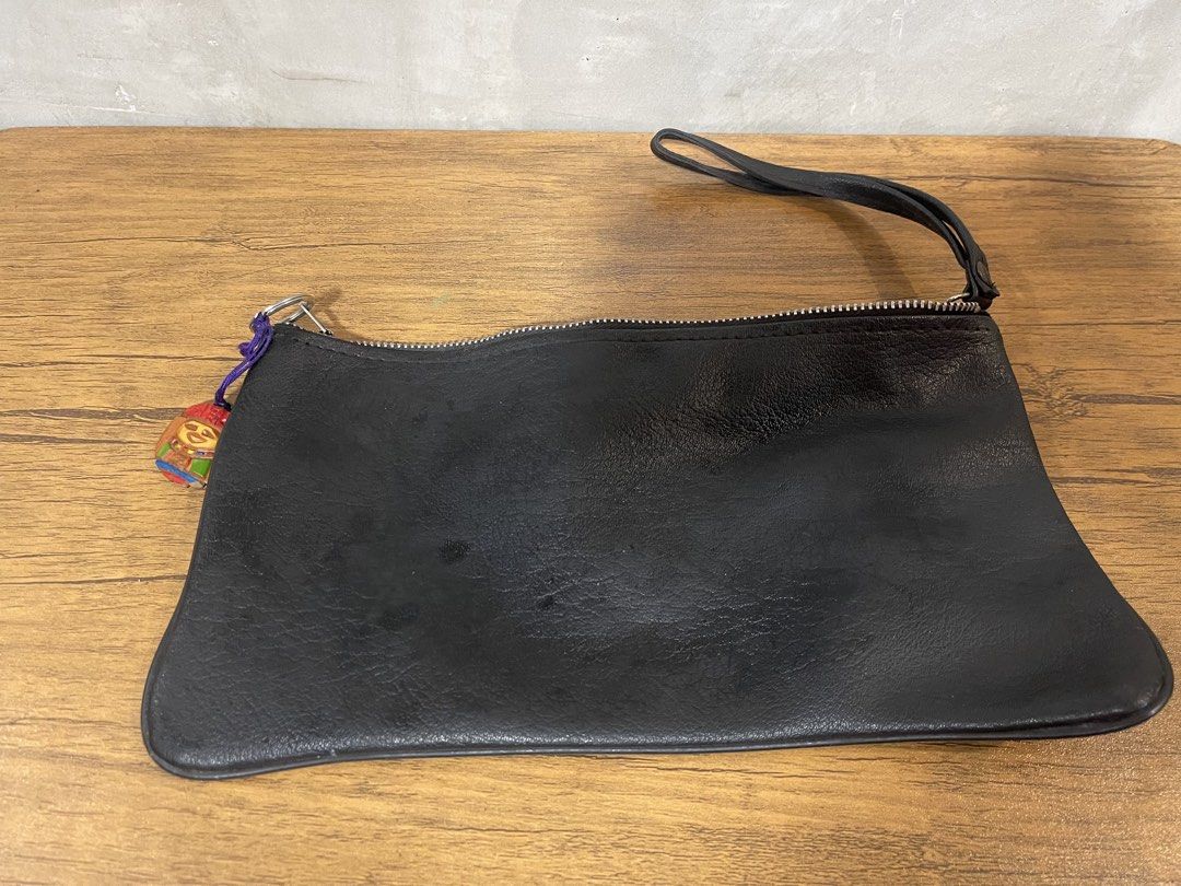 Asstd pouch (Category: Purses & Pouches) located in San Fernando. Submitted by japansurpluselyu (Listing ID 1464804939, Image 2). Description: .