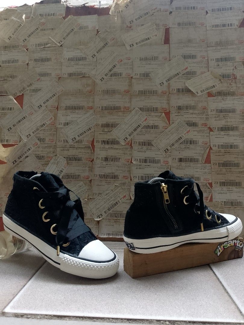 AUTHENTIC! " ASH (Sequined) WOMEN " (Category: Sneakers) located in Danao, Cebu. Submitted by azaiahnere02 (Listing ID 1464824996, Image 2). Description: Size: 7.5/38 Excellent Condition Color rate: 9.9/10 Issues: none.