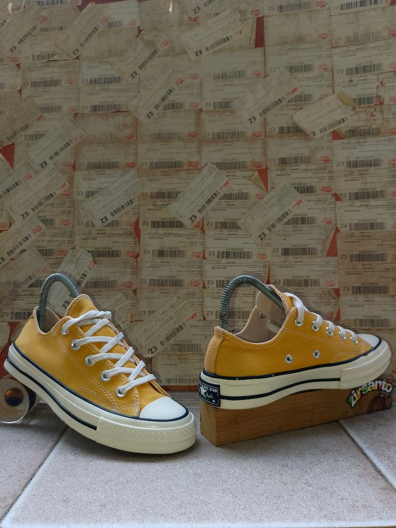 AUTHENTIC! " CONVERSE (Sunflower) WOMEN " (Category: Sneakers) located in Danao, Cebu. Submitted by psychypymb40965 (Listing ID 1464821947, Image 1). Description: Size: 7/37 Excellent Condition Color rate: 9.9/10 Issues: none.