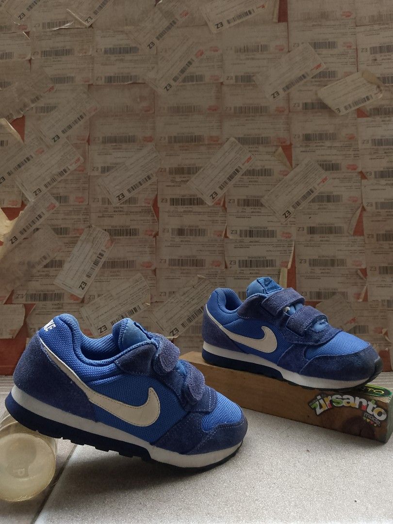 AUTHENTIC! " NIKE (MD Runner 2) KIDDOS " (Category: Babies & Kids Fashion) located in Danao, Cebu. Submitted by psychypymb40965 (Listing ID 1464820371, Image 2). Description: Size: 19.5EUR/18CM ‎Very Good Condition ‎Color rate: 9/10 ‎Issues: pm/dm.
