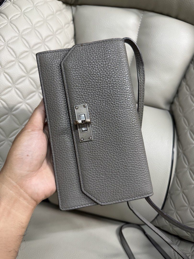 Authentic Bally WOS bag (Category: Shoulder Bags) located in Cagayan de Oro. Submitted by negosyantesibengineer (Listing ID 1464829697, Image 2). Description: .