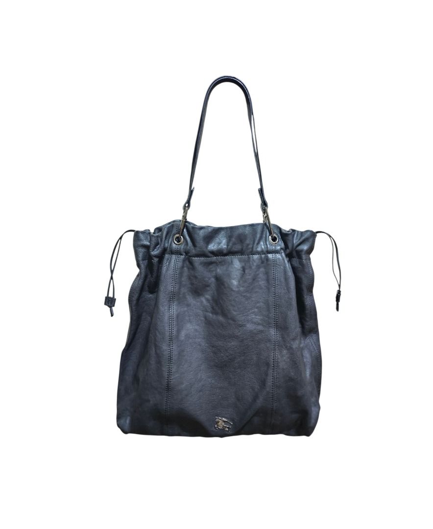 AUTHENTIC BURBERRY ELMGATE MEDIUM LEATHER DRAWSTRING TOTE / SHOULDER / SHOPPING BAG (Category: Tote Bags) located in Makati City. Submitted by maximum_happiness (Listing ID 1464846220, Image 1). Description: READ, READ, READ, READ THE ITEM DESCRIPTION GUARANTEED AUTHENTIC OR FULL REFUND MORE DETAILED PICS HERE – https://jpegbay.com/gallery/009432911-.html#1 EXCELLENT FOR BOTH MEN AND WOMEN VERY LIGHT AND SUPPLE TOTE – PERFECT FOR TRAVEL AND CAN B