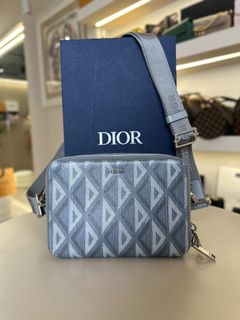(Category: ) located in . Submitted by Myrzluxuryauthentic (Listing ID 1464922114, Image 1). Description: .