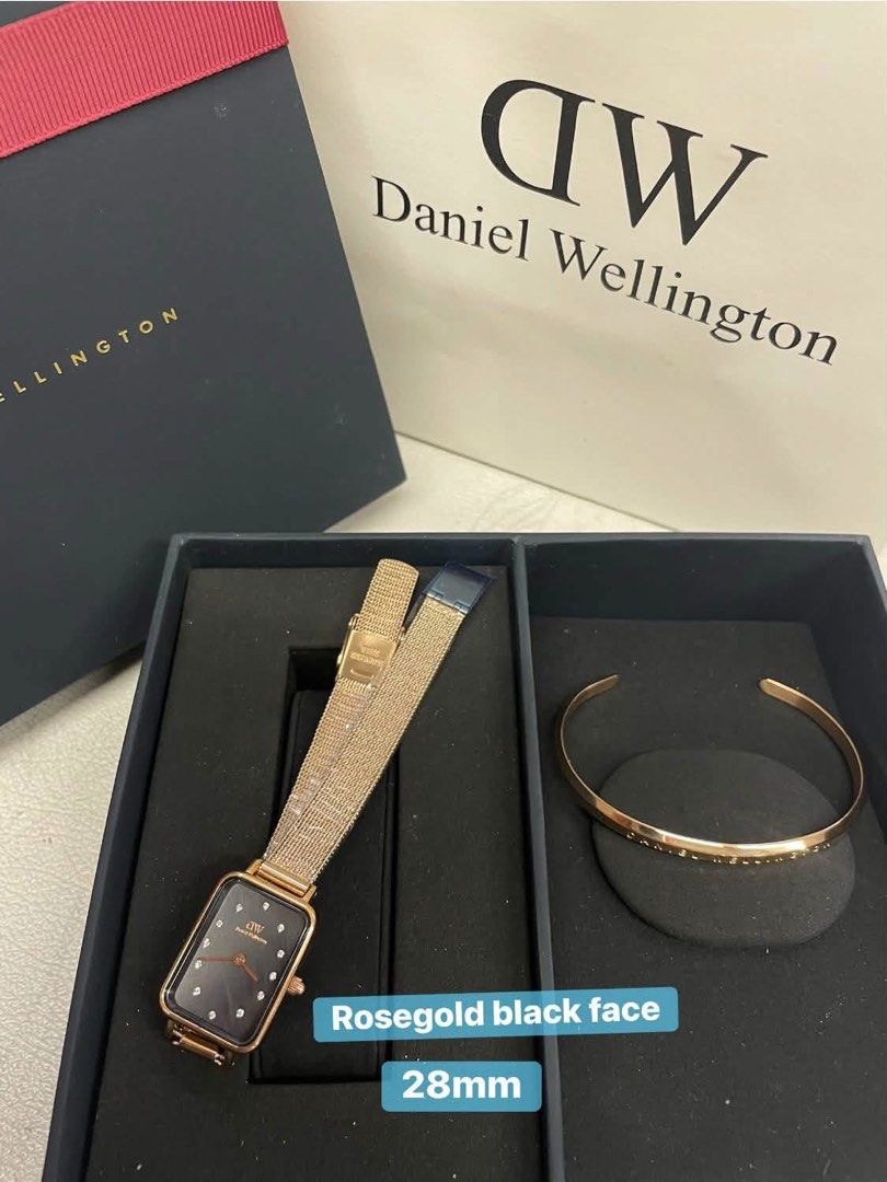 🇺🇸AUTHENTIC DANIEL WELLINGTON SET🇺🇸 (Category: Women's Watches) located in Manila. Submitted by Supermomshie (Listing ID 1464897387, Image 1). Description: .