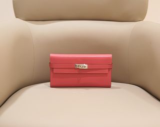 (Category: ) located in . Submitted by luxurydesignerbrands (Listing ID 1464923894, Image 1). Description: .