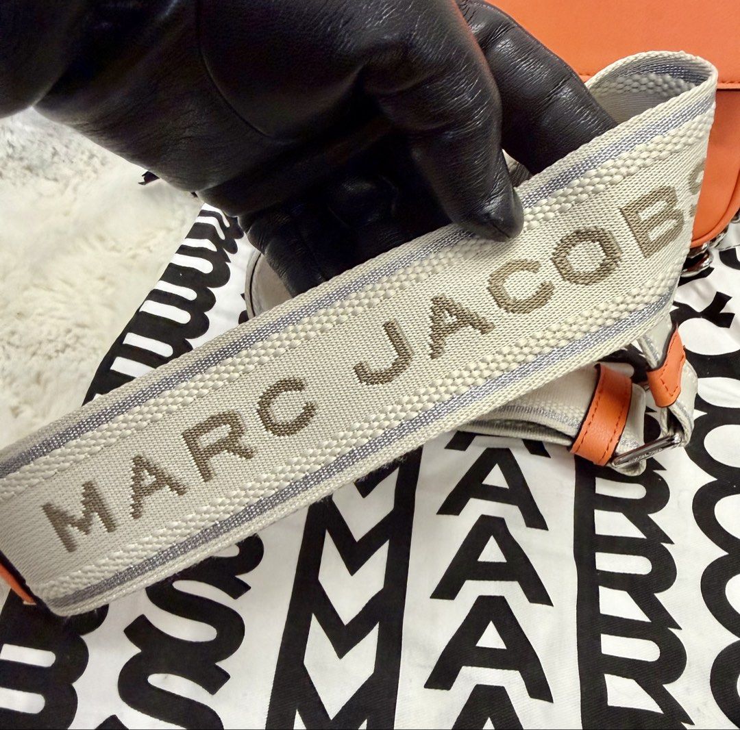 Authentic Marc Jacobs Two Way Leather Sling Bag (Category: Cross-body Bags) located in Manila. Submitted by mrsmdxbseller (Listing ID 1464911004, Image 2). Description: .