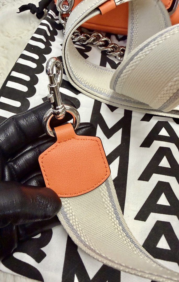 Authentic Marc Jacobs Two Way Leather Sling Bag (Category: Cross-body Bags) located in Manila. Submitted by mrsmdxbseller (Listing ID 1464911004, Image 3). Description: .