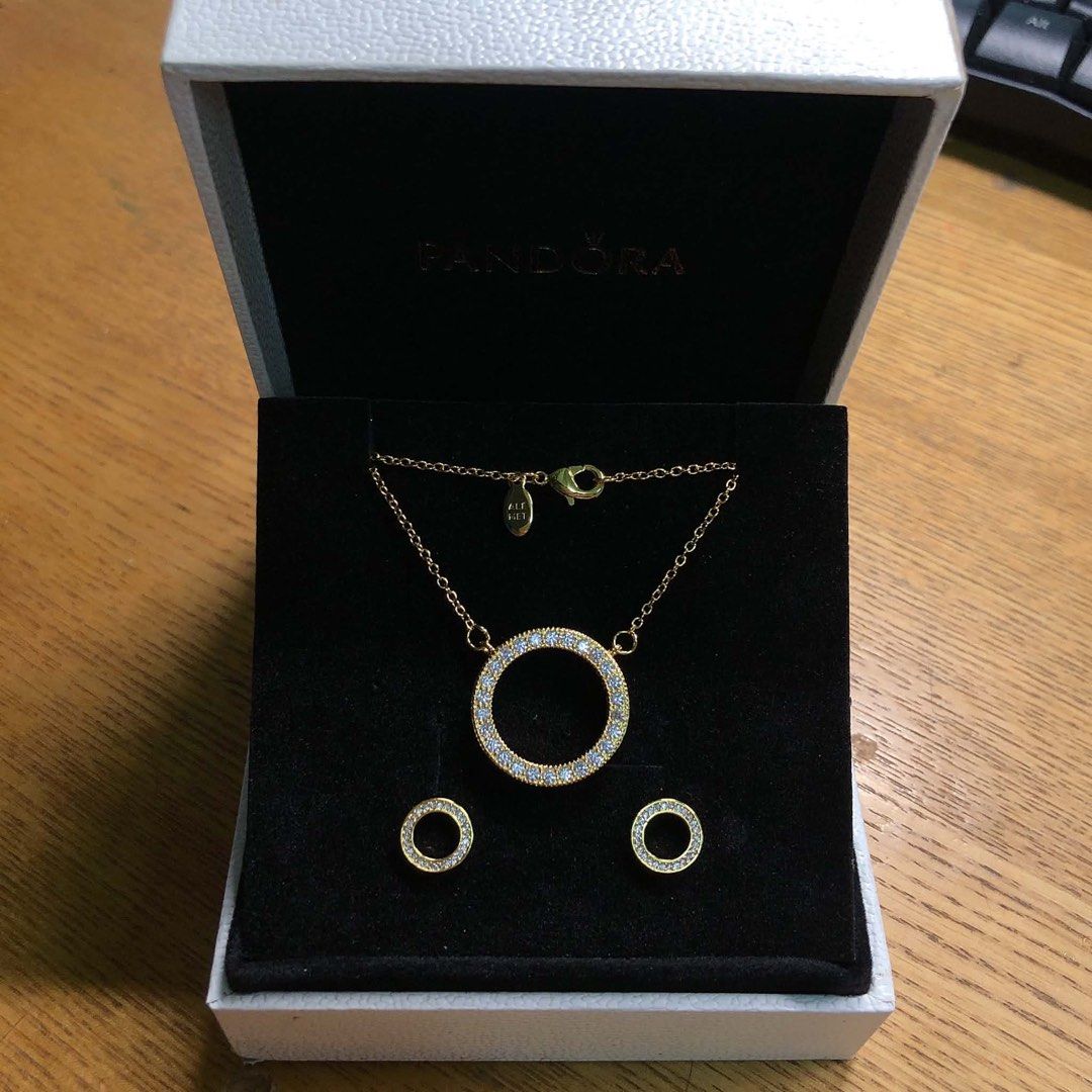 Authentic Pandora Gold Reversible Round Collier Set (Category: Necklaces) located in Manila. Submitted by daintyjewels (Listing ID 1464876671, Image 1). Description: .
