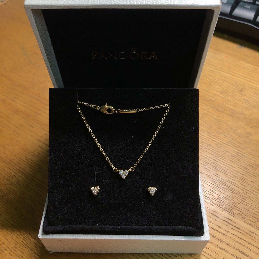Authentic Pandora Gold Triple Stone Hearts Collier Set (Category: Necklaces) located in Manila. Submitted by daintyjewels (Listing ID 1464876447, Image 1). Description: .