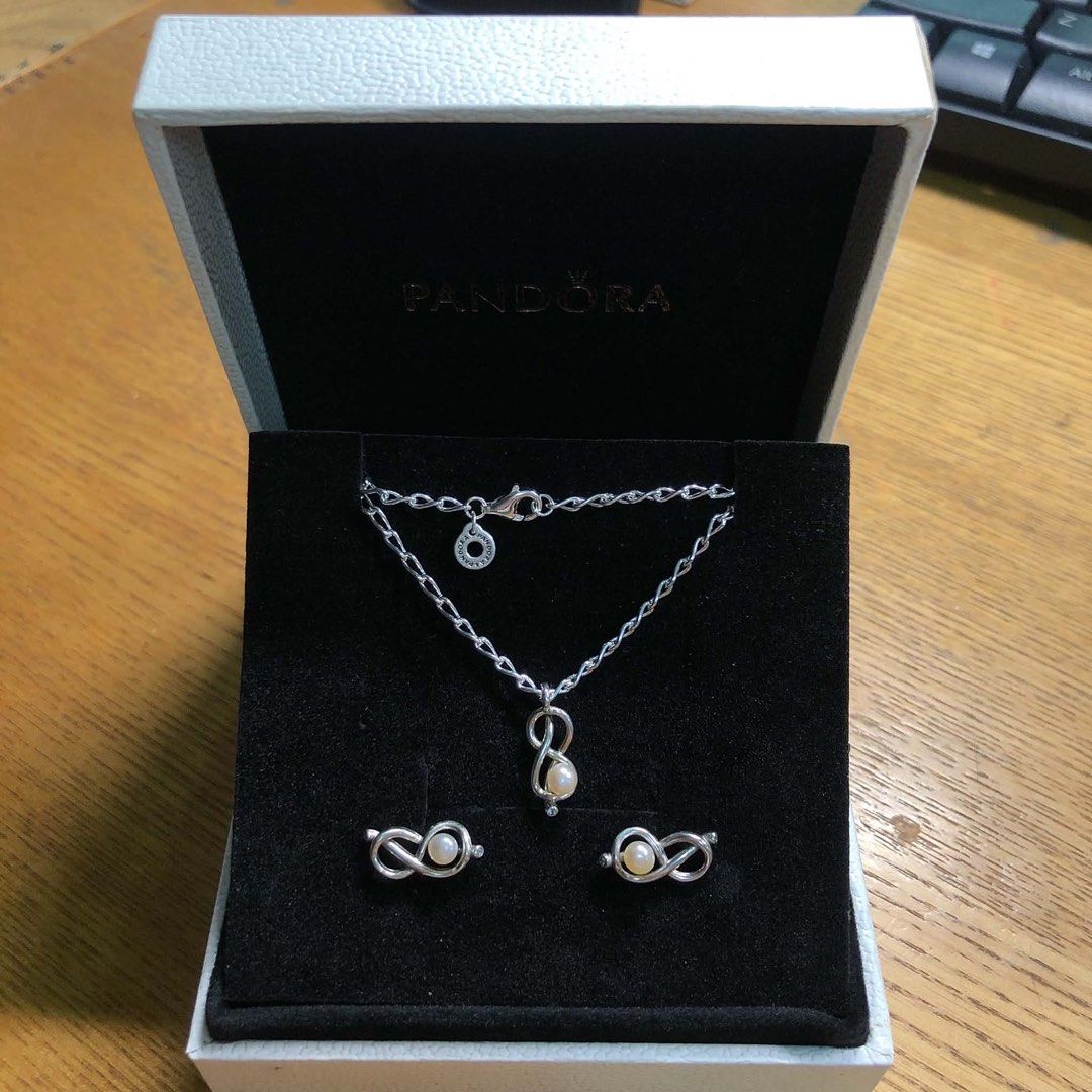 Authentic Pandora Infinity Knot Collier Set (Category: Necklaces) located in Manila. Submitted by daintyjewels (Listing ID 1464875973, Image 1). Description: .