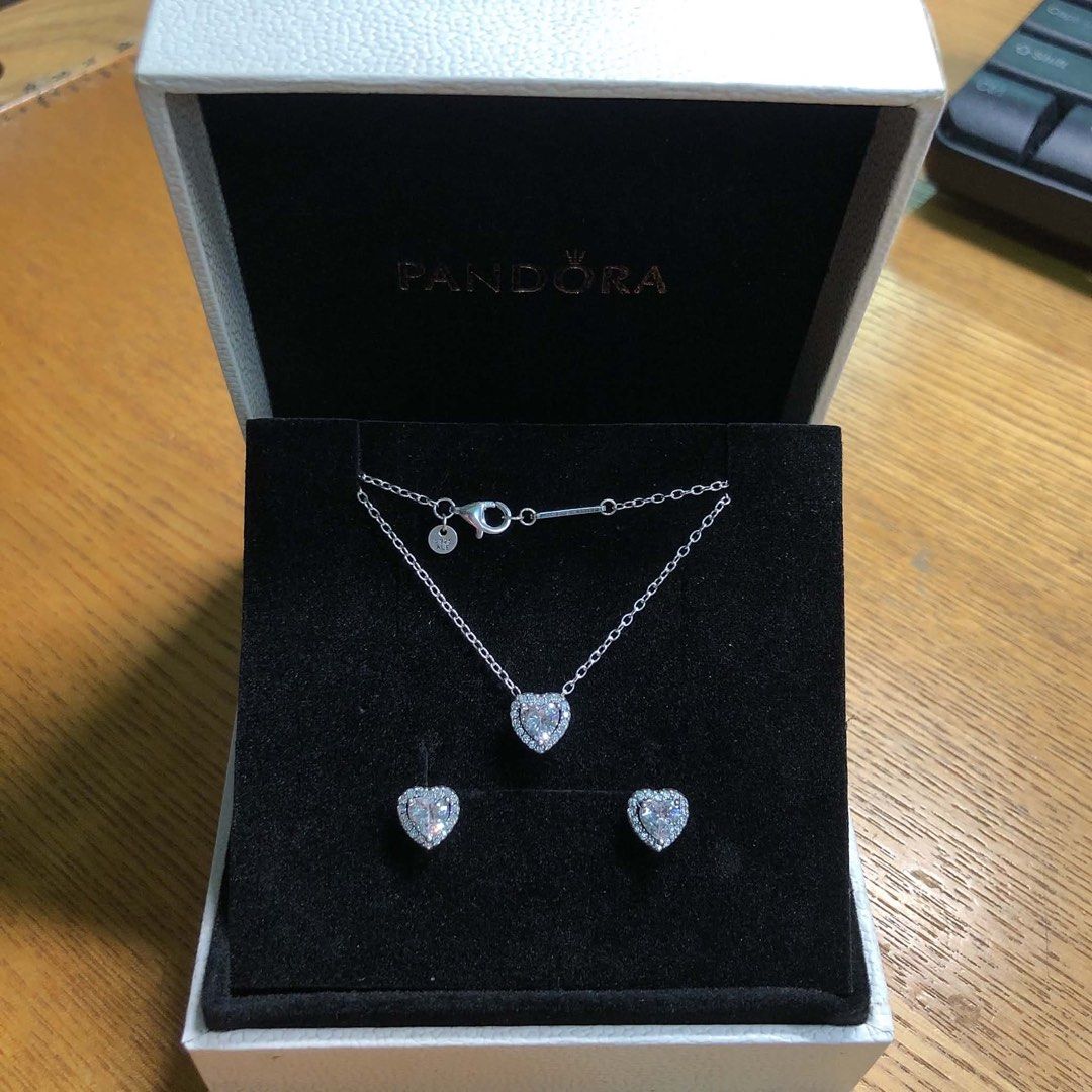 Authentic Pandora Silver Elevated Heart Set (Category: Necklaces) located in Manila. Submitted by daintyjewels (Listing ID 1464875664, Image 1). Description: .