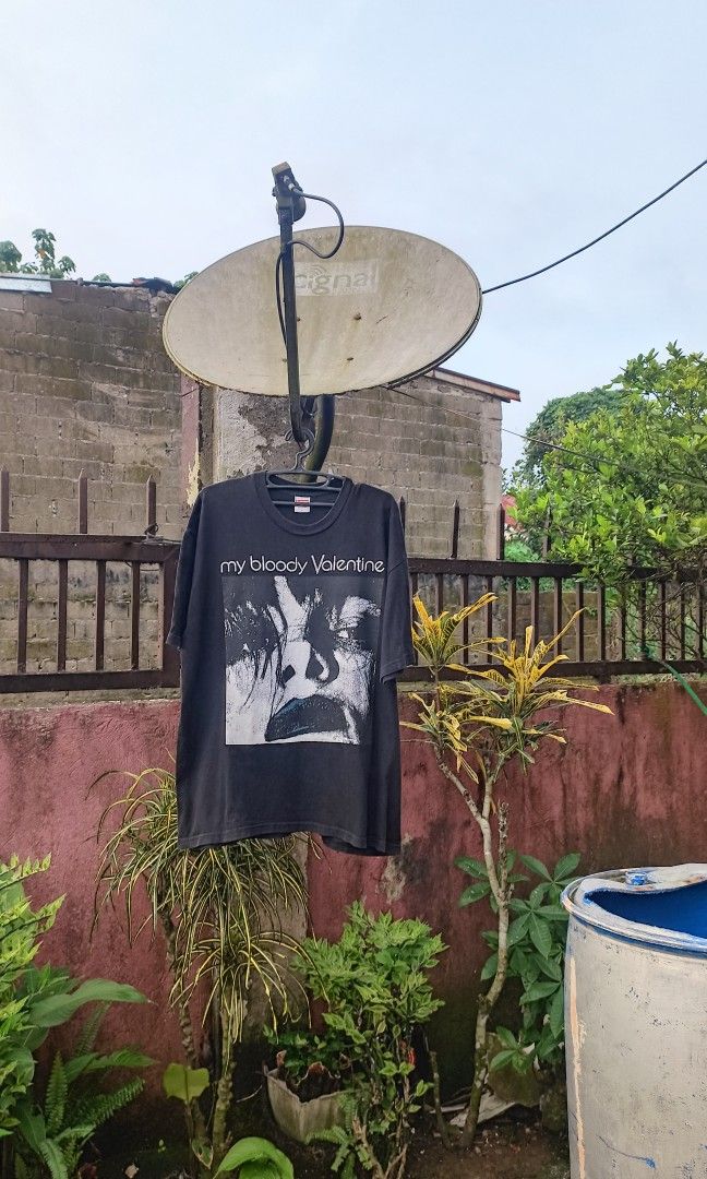 authentic supreme x my bloody valentine (Category: Tshirts & Polo Shirts ) located in Alfonso. Submitted by yudatchhhh (Listing ID 1464877233, Image 1). Description: excellent condition size XL dm for negotiation📩.