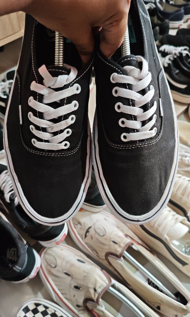 Authentic vans (Category: Sneakers) located in Sultan Kudarat. Submitted by thrifted01 (Listing ID 1464895389, Image 3). Description: us13 mens loc mindanao.