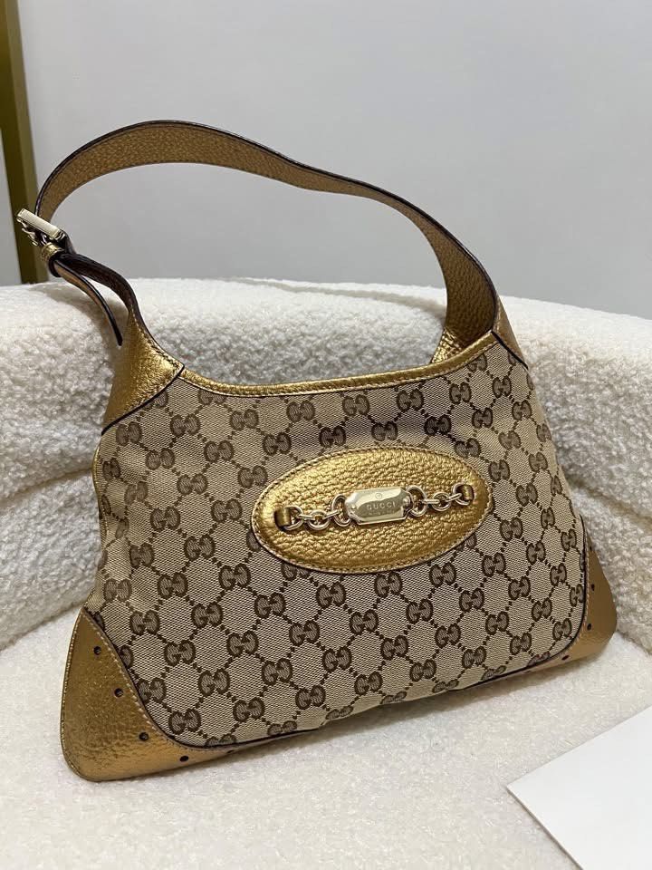 Authentic Vintage Gucci Jackie Hobo Bag (Category: Luxury Bags & Wallets) located in Pasig City. Submitted by sheyfabph (Listing ID 1464853393, Image 2). Description: Authentic Vintage Gucci Jackie Hobo Bag 23k.