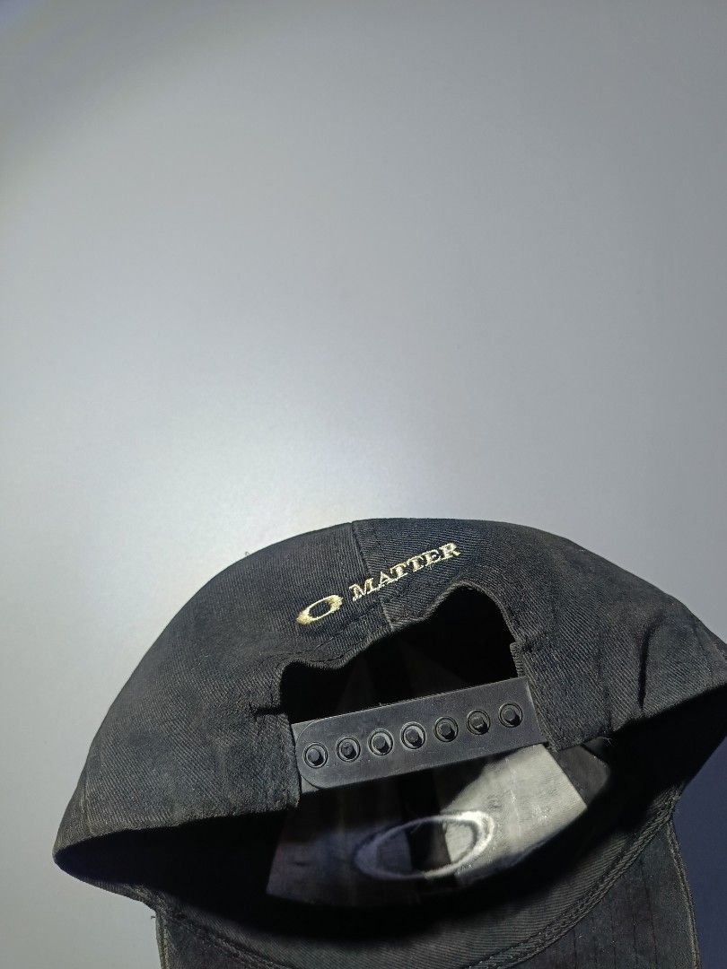 AUTHENTIC VINTAGE OAKLEY SOFTWARE SNAPBACK HAT (Category: Vintage Collectibles) located in Cebu City. Submitted by kramarklegitseller_2022 (Listing ID 1464866021, Image 3). Description: VINTAGE OAKLEY SOFTWARE SNAPBACK VERY GOOD CONDITION 9/10 COLORATE NASA PIC NA ISSUE NEED WASH 1,500 + SF CEBU LOCATION 📍 CAN SHIP NATIONWIDE 🚢🛫.