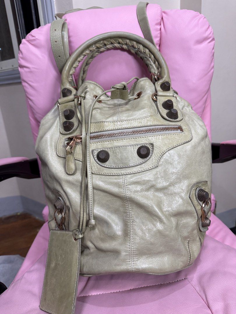 Balen big size (Category: Announcements) located in Surigao. Submitted by ziensap1008873 (Listing ID 1464863882, Image 2). Description: Preloved Self-authentication Big size good for travel .