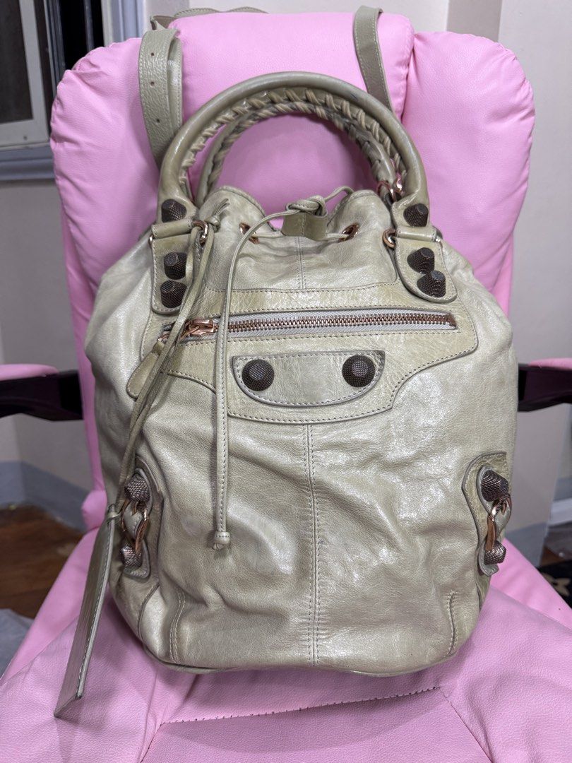 Balen big size (Category: Announcements) located in Surigao. Submitted by ziensap1008873 (Listing ID 1464863882, Image 1). Description: Preloved Self-authentication Big size good for travel .