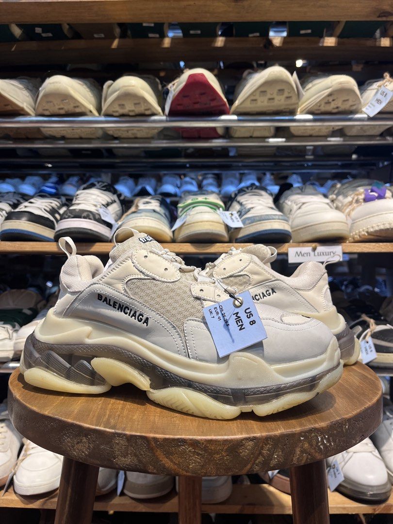BALENCIAGA 26.5cm (Category: Casual Shoes) located in Baguio. Submitted by shoelux (Listing ID 1464840342, Image 1). Description: .