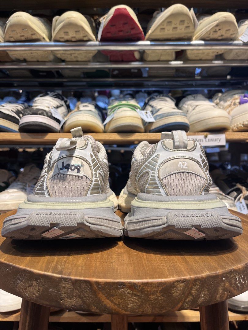 BALENCIAGA 28.5cm (Category: Casual Shoes) located in Baguio. Submitted by shoelux (Listing ID 1464840934, Image 3). Description: .