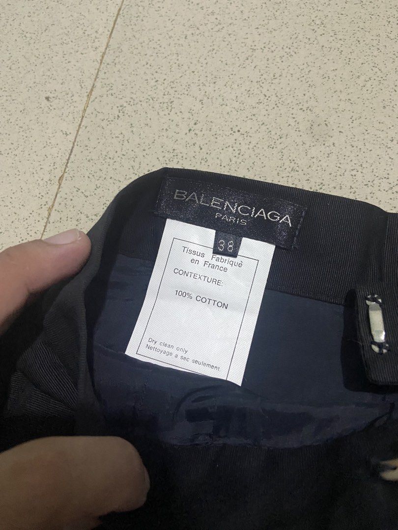BALENCIAGA BLACK SKIRT (Category: Skirts) located in Bulacan. Submitted by rrthrifts (Listing ID 1464848737, Image 2). Description: VERY GOOD CONDITION SIZE 38 ON TAG NO HARD ISSUE 499PHP PLUS SHIPPING FEE ONLY.