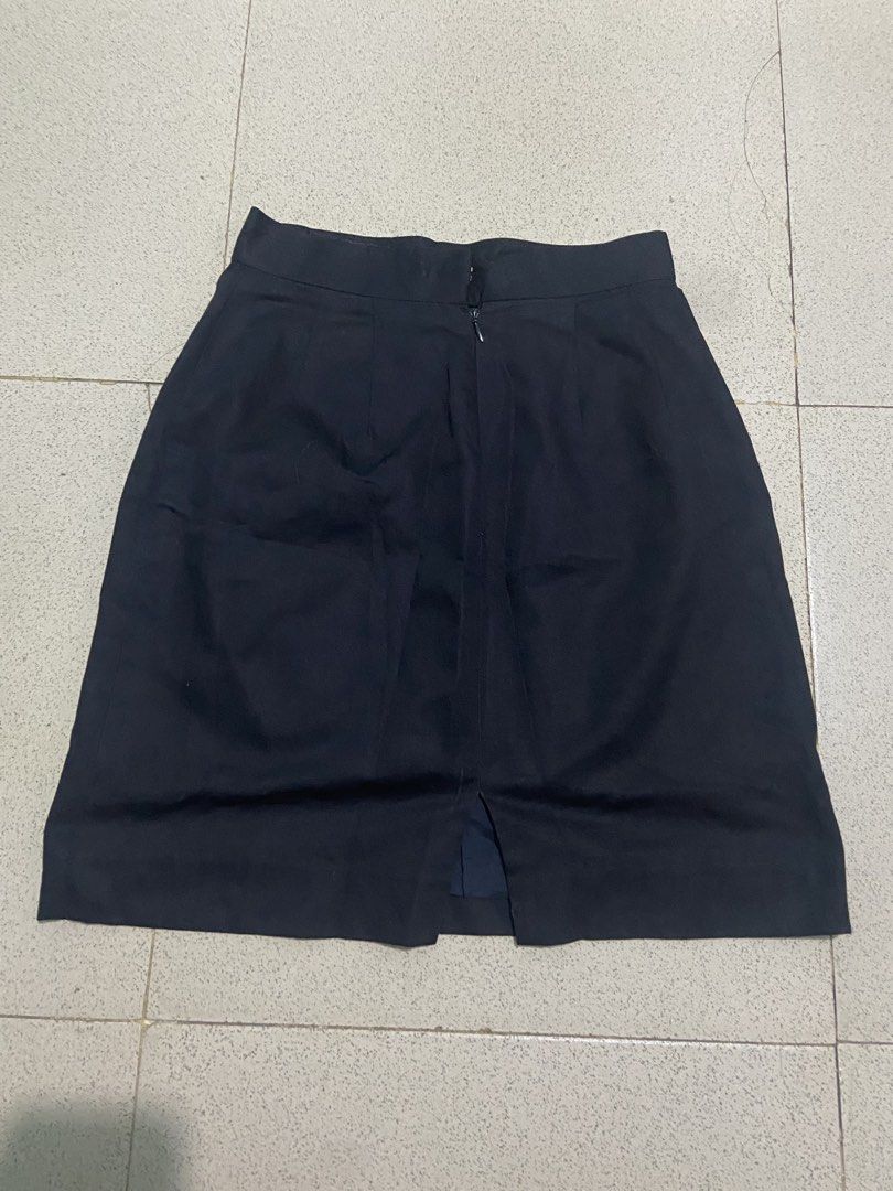 BALENCIAGA BLACK SKIRT (Category: Skirts) located in Bulacan. Submitted by rrthrifts (Listing ID 1464848737, Image 1). Description: VERY GOOD CONDITION SIZE 38 ON TAG NO HARD ISSUE 499PHP PLUS SHIPPING FEE ONLY.