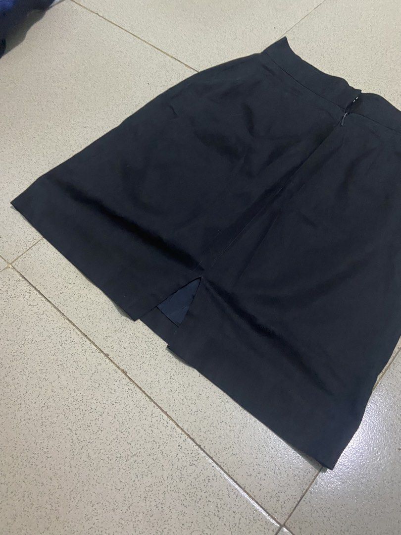 BALENCIAGA BLACK SKIRT (Category: Skirts) located in Bulacan. Submitted by rrthrifts (Listing ID 1464848737, Image 3). Description: VERY GOOD CONDITION SIZE 38 ON TAG NO HARD ISSUE 499PHP PLUS SHIPPING FEE ONLY.