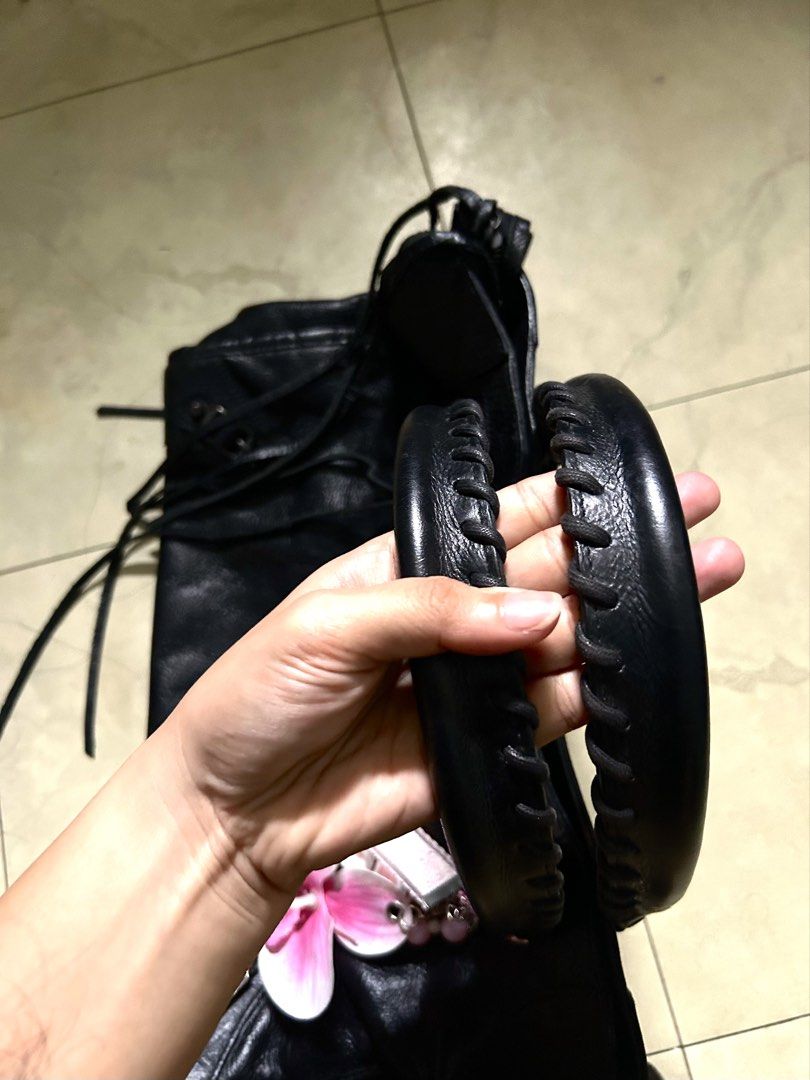 balenciaga city bag (Category: Shoulder Bags) located in Quezon City. Submitted by girlonxans (Listing ID 1464815549, Image 3). Description: SUPER NICE UGHH, would keep if no one buys 🪽 super black in person w silver hardware ! NO ISSUE 🤍 ykk zipper ! 📍 Quezon City, Mnl 🚚 Jnt/Lalamove - buyers must shoulder the fee .