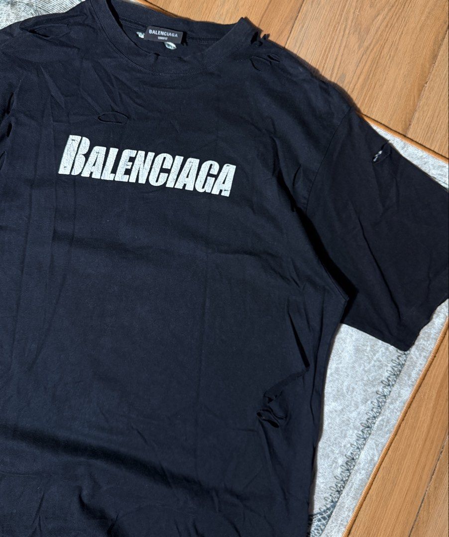 Balenciaga distress (Category: Luxury Apparel) located in Candelaria. Submitted by ballerthrift796 (Listing ID 1464886604, Image 2). Description: Balenciaga distressed No issue Good condition W-23 L-30 .