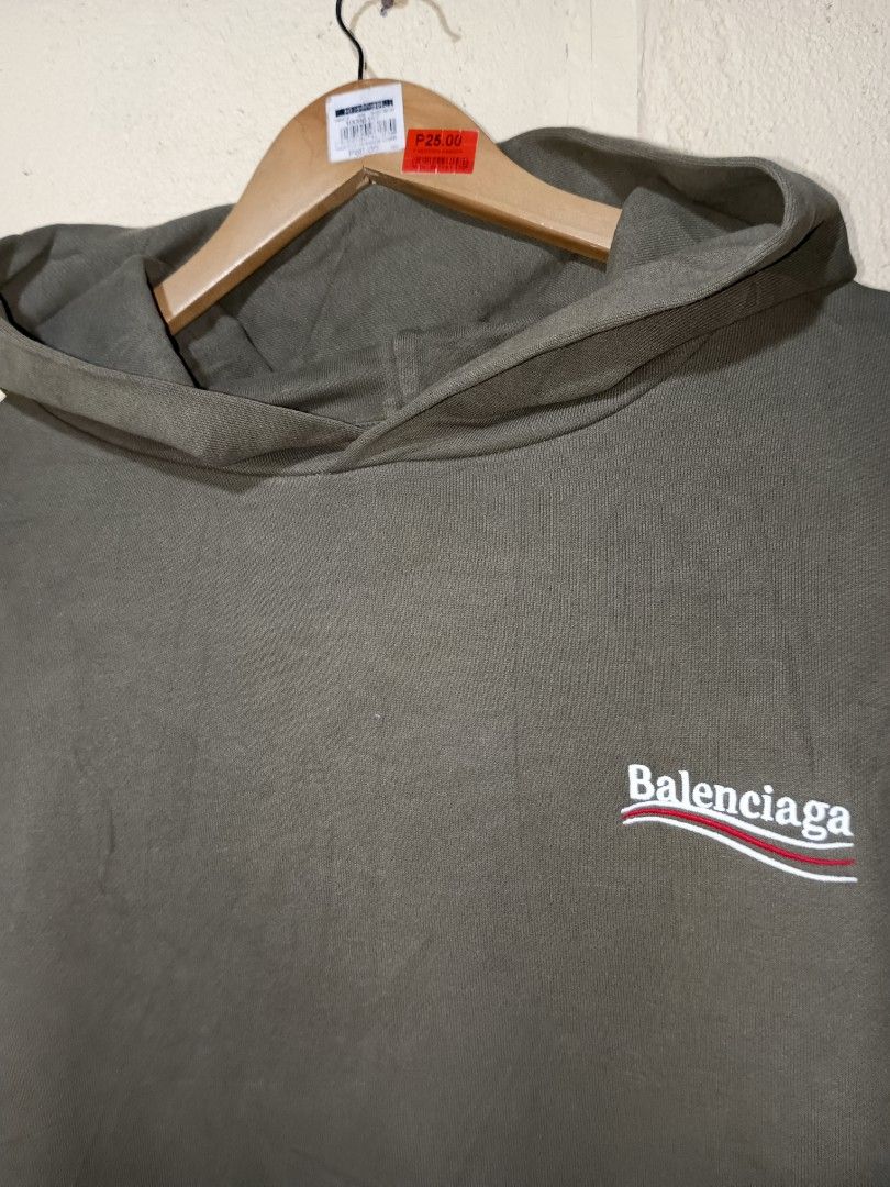 Balenciaga hoodie (Category: Activewear) located in San Pablo. Submitted by thriftyjd (Listing ID 1464876048, Image 3). Description: Dimes: L31 x W29 Condition/color rate: 9/10 Issue: missing neck tag only.