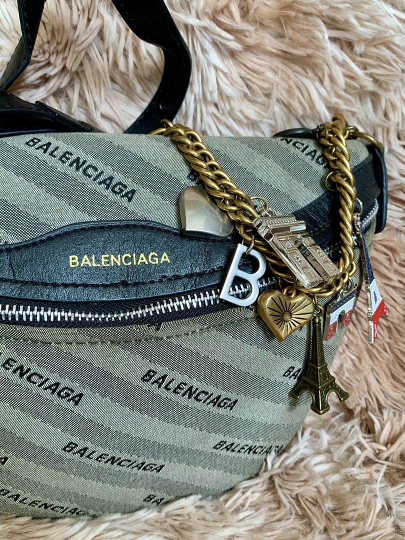Balenciaga Jacquard Shoulder Bag (Category: Cross-body Bags) located in General Santos City (Dadiangas). Submitted by mj_luxuries_bags_and_stuff (Listing ID 1464772315, Image 3). Description: From Japan Surplus. I can’t find the code or no code. Vintage Lampo underzip/B. No major issues just signs of usage. Need ng konting wash. BAWAL PO SA MAARTE/MASELAN.