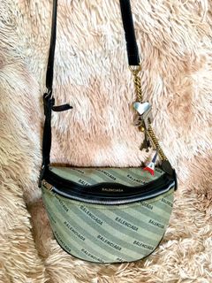 (Category: ) located in . Submitted by luxxe_closet (Listing ID 1464773487, Image 1). Description: .