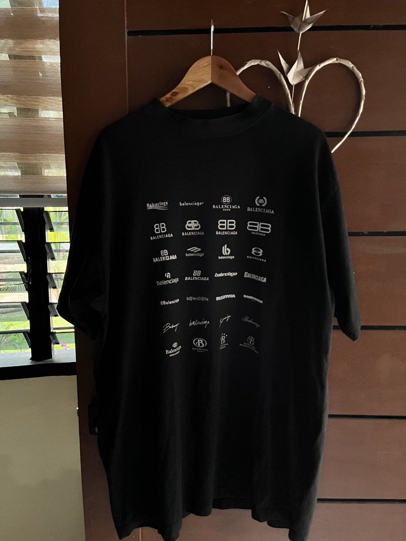 Balenciaga Multi Logo Print Black Tee (Category: Tshirts & Polo Shirts ) located in Tagum. Submitted by thisisdavethriftzzz (Listing ID 1464917487, Image 2). Description: Dimension⬇️ Width: 24 Length: 33 Issues: Very minor hairline almost not visible Color rate: 9/10 Condition: Excellent Condition ₱500.