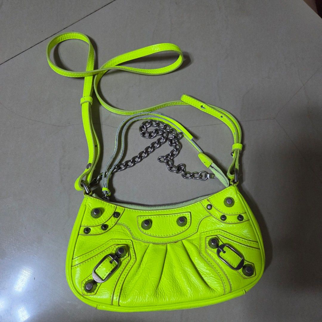 Balenciaga Neon Yellow Le Cagole MINI (Category: Shoulder Bags) located in San Mateo. Submitted by liezelsells (Listing ID 1464779873, Image 1). Description: Balenciaga Le Cagole MINI Neon Yellow, Coded. BB Underzip. With Dust Bag Issue/s: May Minimal Dirt/Glue Residue. Location: San Mateo, Rizal MOP: GCash. NO COD. Couriers: Lalamove, J&T, LBC, JRS. NO Return, Exchange, Refund. .