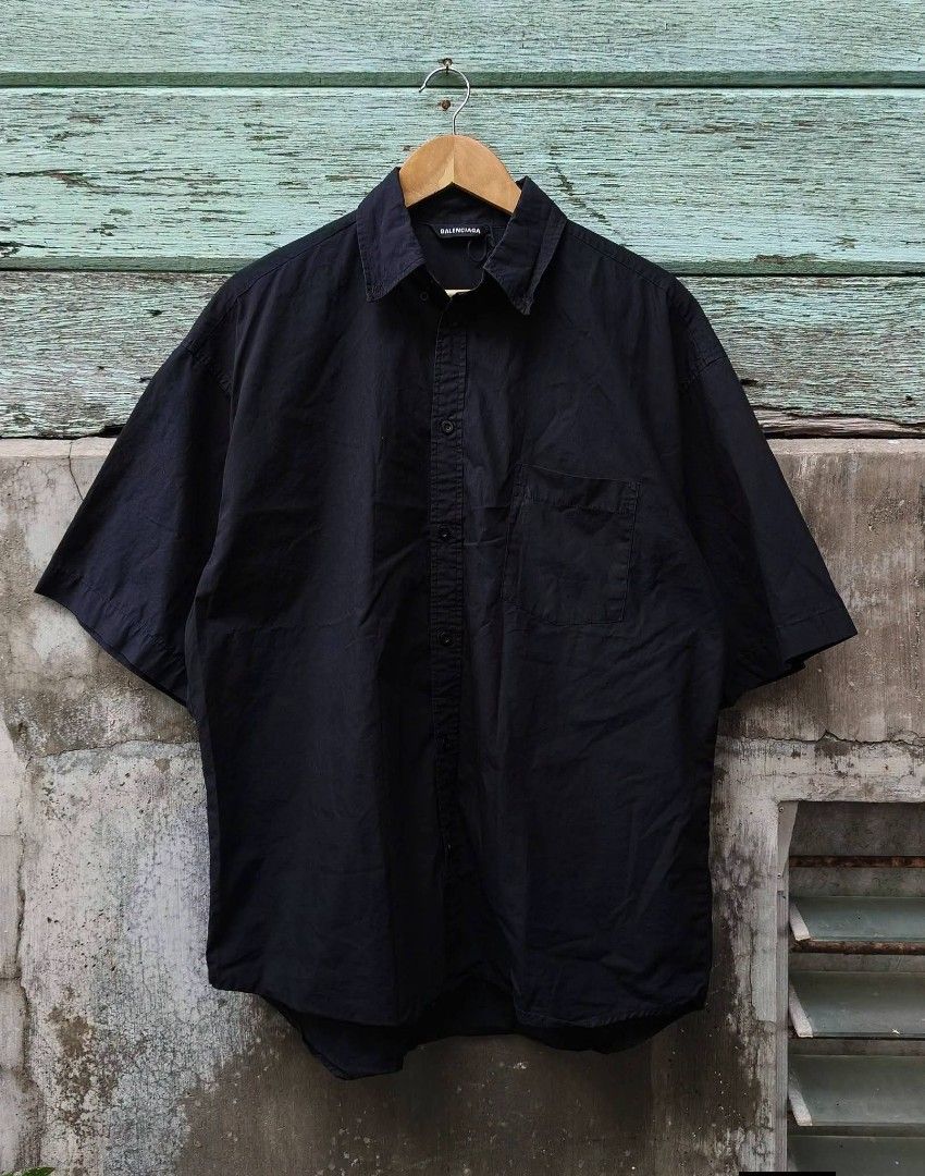 Balenciaga tape polo (Category: Activewear) located in Caloocan City. Submitted by _jerald_ (Listing ID 1464968063, Image 3). Description: Pm sa dimes .