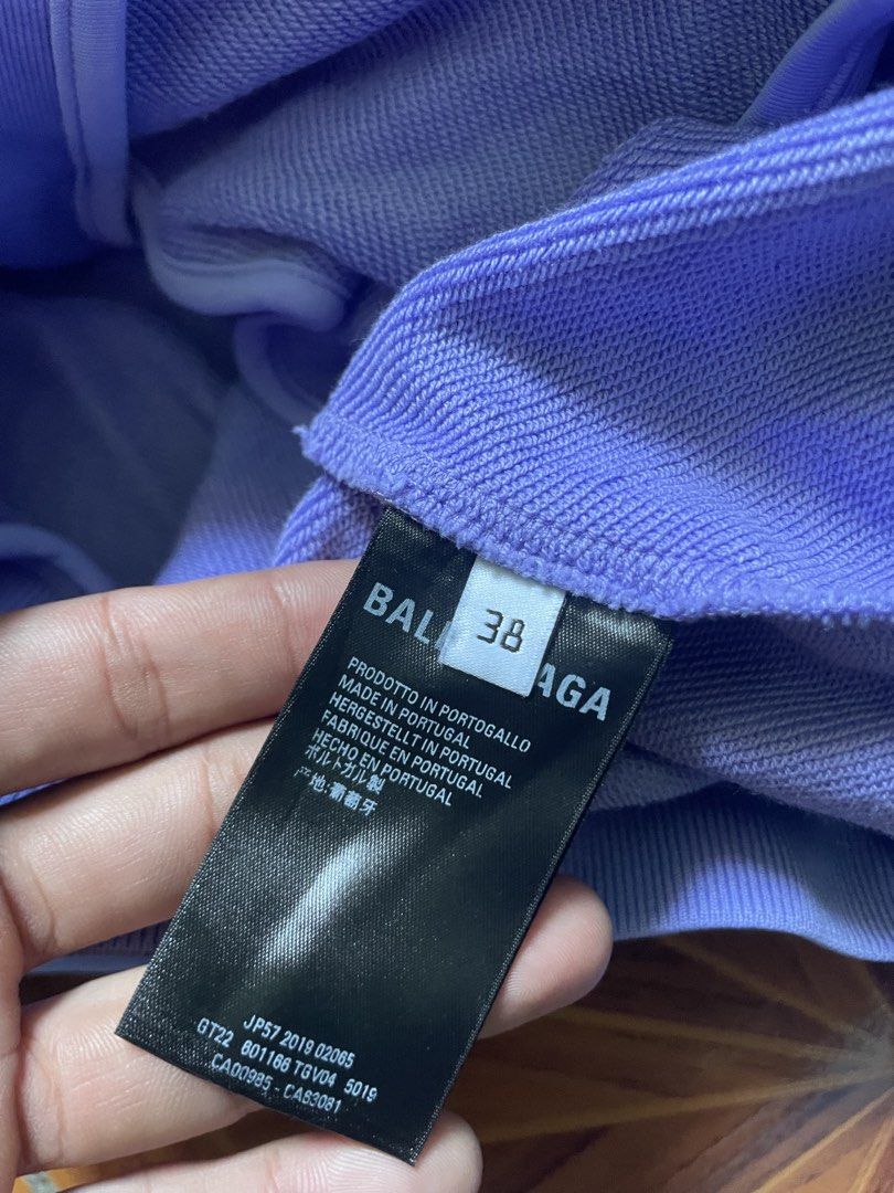 Balenciaga track jacket (Category: Luxury Apparel) located in Alegria. Submitted by deniseeee.21 (Listing ID 1464809285, Image 2). Description: Size 38 authentic no flaws Size large on womens medium (mens) .