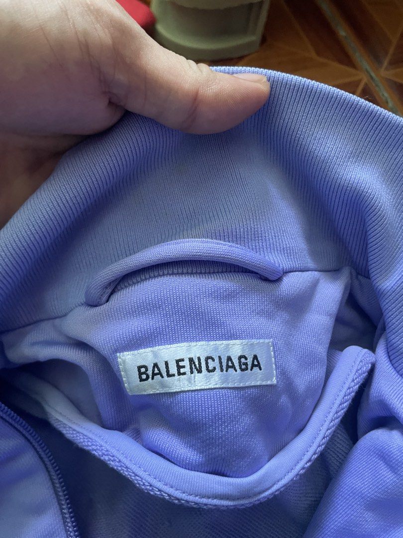 Balenciaga track jacket (Category: Luxury Apparel) located in Alegria. Submitted by deniseeee.21 (Listing ID 1464809285, Image 3). Description: Size 38 authentic no flaws Size large on womens medium (mens) .