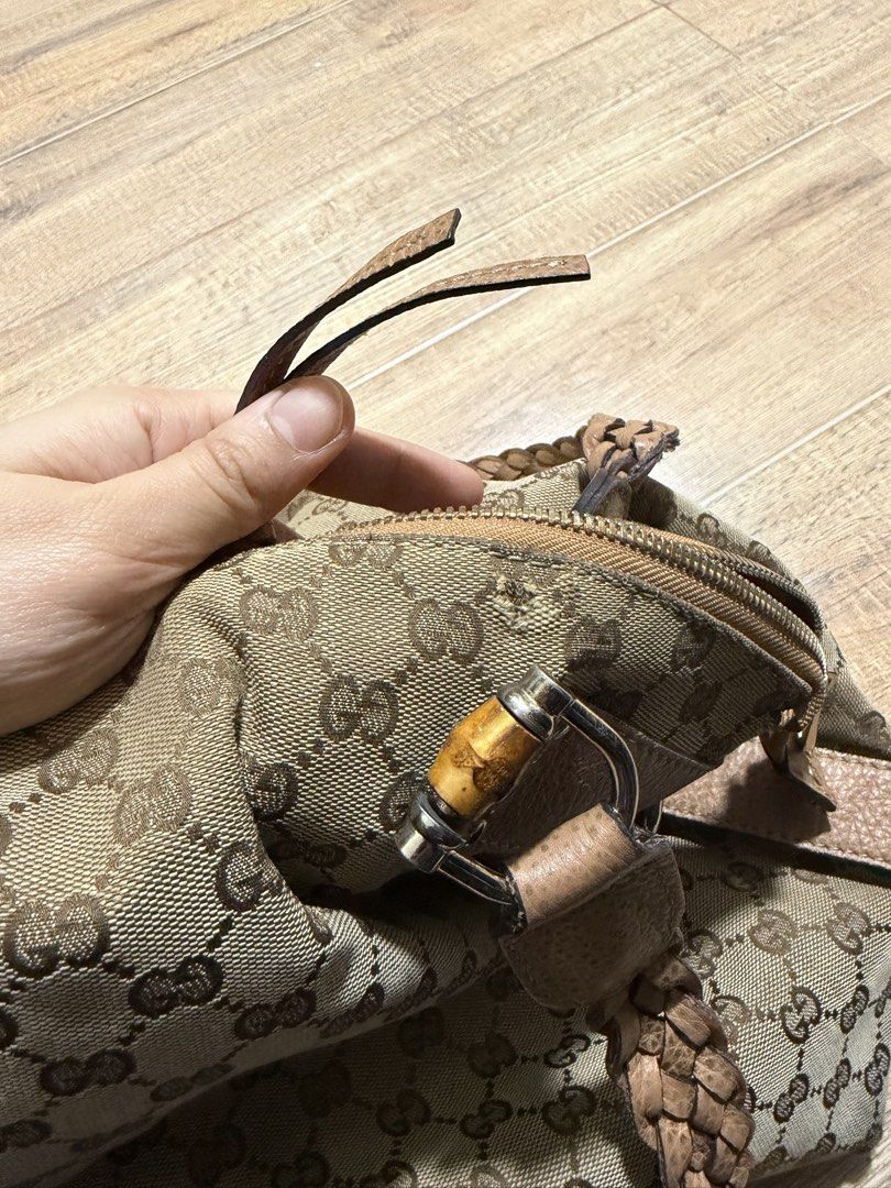 Bamboo G U C C I Shoulder Canvas Monogram (Category: Luxury Bags & Wallets) located in Carmona. Submitted by vetaesencial (Listing ID 1464786407, Image 3). Description: Few runs issue (near the handle attachment) Negotiable but pass to unrealistic price Shipoping via jnt or lalamove.