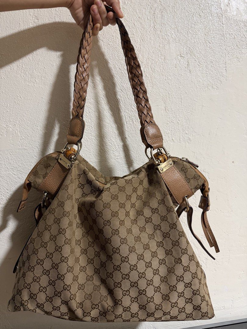 Bamboo G U C C I Shoulder Canvas Monogram (Category: Luxury Bags & Wallets) located in Carmona. Submitted by vetaesencial (Listing ID 1464786407, Image 1). Description: Few runs issue (near the handle attachment) Negotiable but pass to unrealistic price Shipoping via jnt or lalamove.