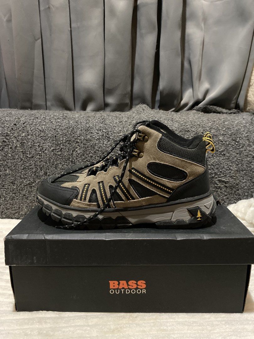 Bass Outdoor Hiking Boots (Category: Boots) located in Angono. Submitted by gunguny0gurt (Listing ID 1464875005, Image 3). Description: Bass Outdoor Peak Hiker 2 Mid size: men’s US 10.5 - colorway: taupe and olive - original shoe box included - no issue besides the crease sa sole from usage - needs cleaning sf shouldered by buyer mop: gcash mod: jnt / lalamove can do meet up around ubelt / sm angono.