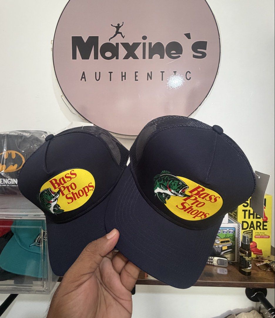 Bass Pro shops (Category: Caps & Hats) located in Pinamalayan. Submitted by danilotubero08 (Listing ID 1464866177, Image 1). Description: Bass Pro shops trucker hat Navy from Canada legit moneyback guarantee once proven fake.