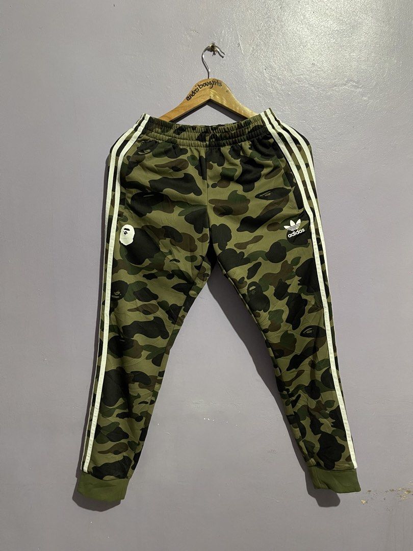 Bathing Ape x Adidas Trackpants (Category: Joggers) located in Angeles City. Submitted by andreiboughts (Listing ID 1464866639, Image 1). Description: Length: 35 Waist: 24-38 Condition: 9.8/10 Color rate: 10/10 Issue (s): minimal crack on bape logo Complete Tags ✅ Medium on tag.