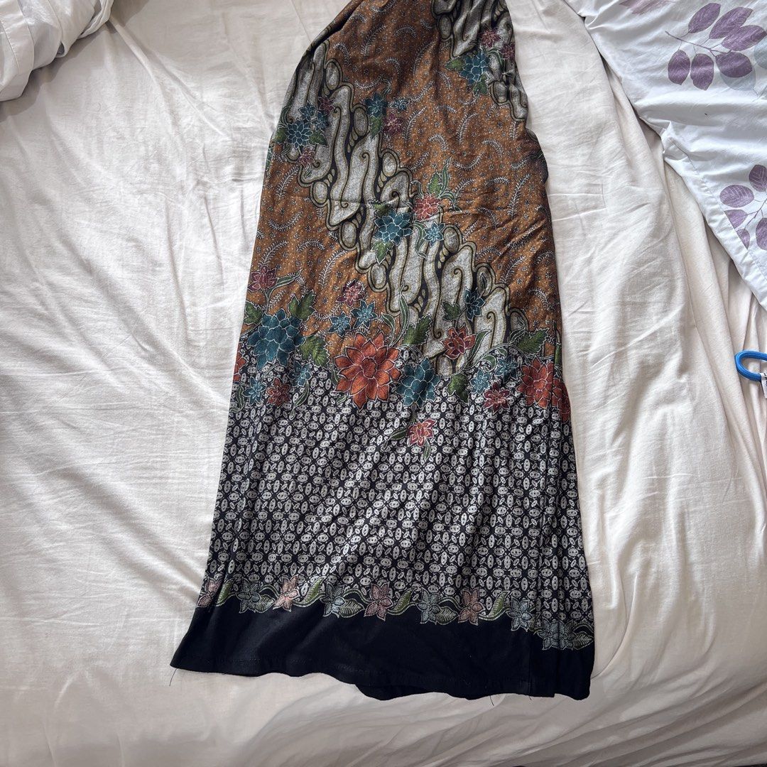 Batik Pants from Yogyakarta, Indonesia (Category: Other Bottoms) located in Quezon City. Submitted by ajmlnd (Listing ID 1464773108, Image 1). Description: I bought this skirt near Borobudur Temple for 2000 pesos equivalent. Get this for very low price! Pick up: Katipunan, QC.