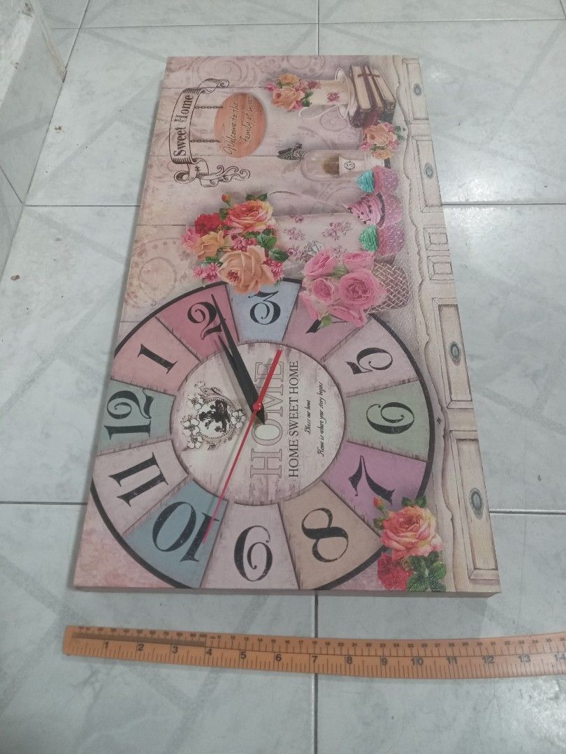 Battery wall clock(functioning) (Category: Clocks) located in Singapore. Submitted by leocity30674208 (Listing ID 1464822382, Image 1). Description: warranty 3 months.